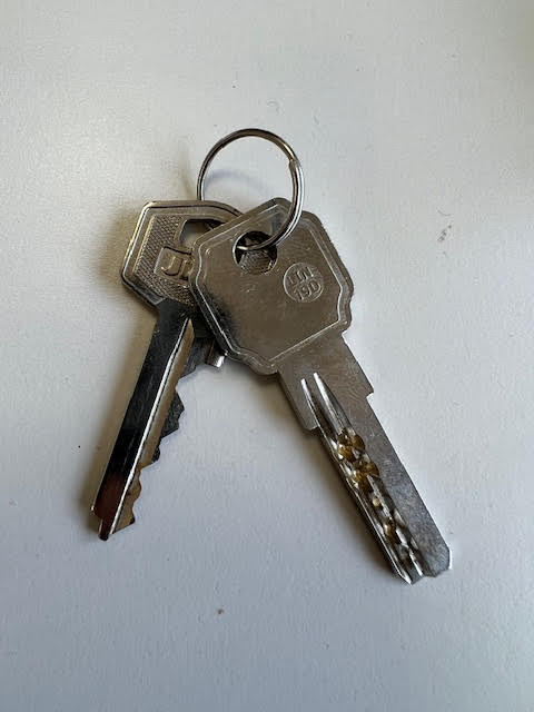 253