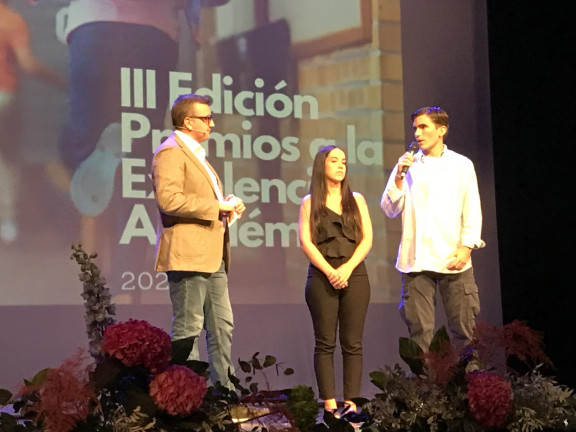 EL AYUNTAMIENTO RECONOCE A 103 JÓVENES DE TORREVIEJA SU ESFUERZO Y SUPERACIÓN CON LOS PREMIOS DE EXCELENCIA ACADÉMICA 2