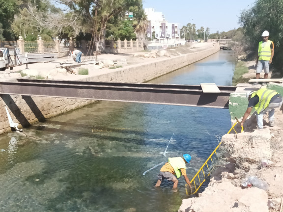 EL AYUNTAMIENTO REPARA LA PASARELA PEATONAL QUE CRUZA EL CANAL DEL ACEQUIÓN, CON UNA INVERSIÓN MUNICIPAL DE 31.001 EUROS 7