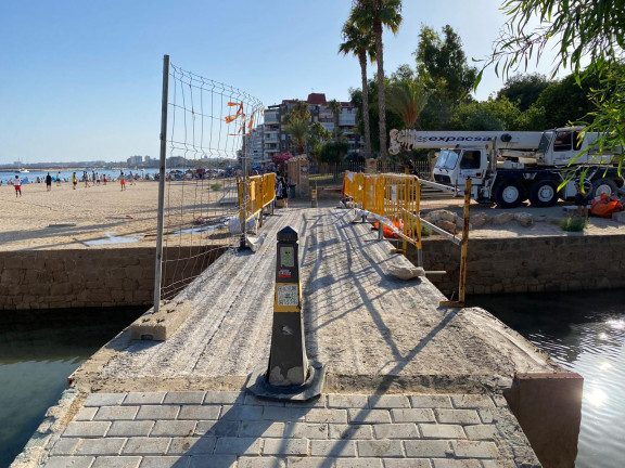 EL AYUNTAMIENTO REPARA LA PASARELA PEATONAL QUE CRUZA EL CANAL DEL ACEQUIÓN, CON UNA INVERSIÓN MUNICIPAL DE 31.001 EUROS 4