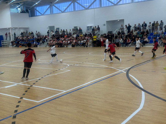 MULTITUDINARIA INAUGURACIÓN DEL PABELLÓN POLIDEPORTIVO DE LA MATA 10