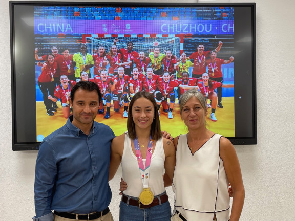 RECEPCIÓN OFICIAL A LA TORREVEJENSE UDANE BERNABÉ, TRAS PROCLAMARSE CAMPEONA DEL MUNDO CON LA SELECCIÓN ESPAÑOLA JUVENIL DE BALONMANO 1