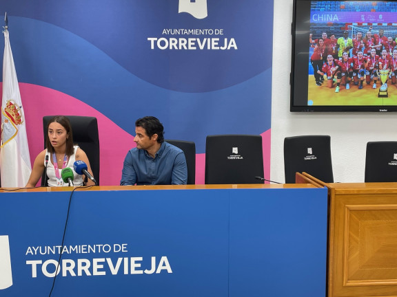 RECEPCIÓN OFICIAL A LA TORREVEJENSE UDANE BERNABÉ, TRAS PROCLAMARSE CAMPEONA DEL MUNDO CON LA SELECCIÓN ESPAÑOLA JUVENIL DE BALONMANO 3