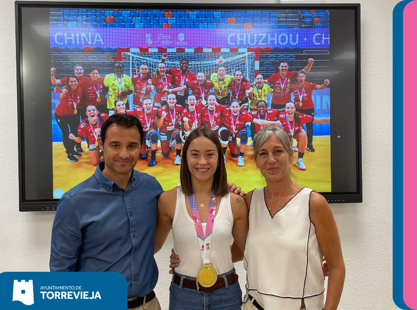 RECEPCIÓN OFICIAL A LA TORREVEJENSE UDANE BERNABÉ, TRAS PROCLAMARSE CAMPEONA DEL MUNDO CON LA SELECCIÓN ESPAÑOLA JUVENIL DE BALONMANO